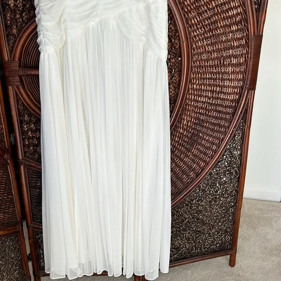 Formal gown - Picture 2 of 7